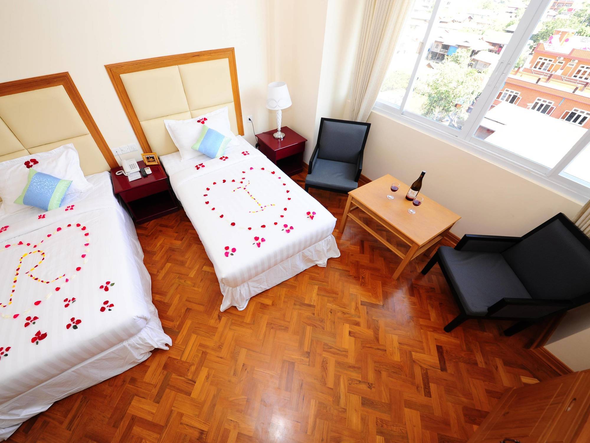 Royal Inlay Hotel Nyaung Shwe Exterior photo