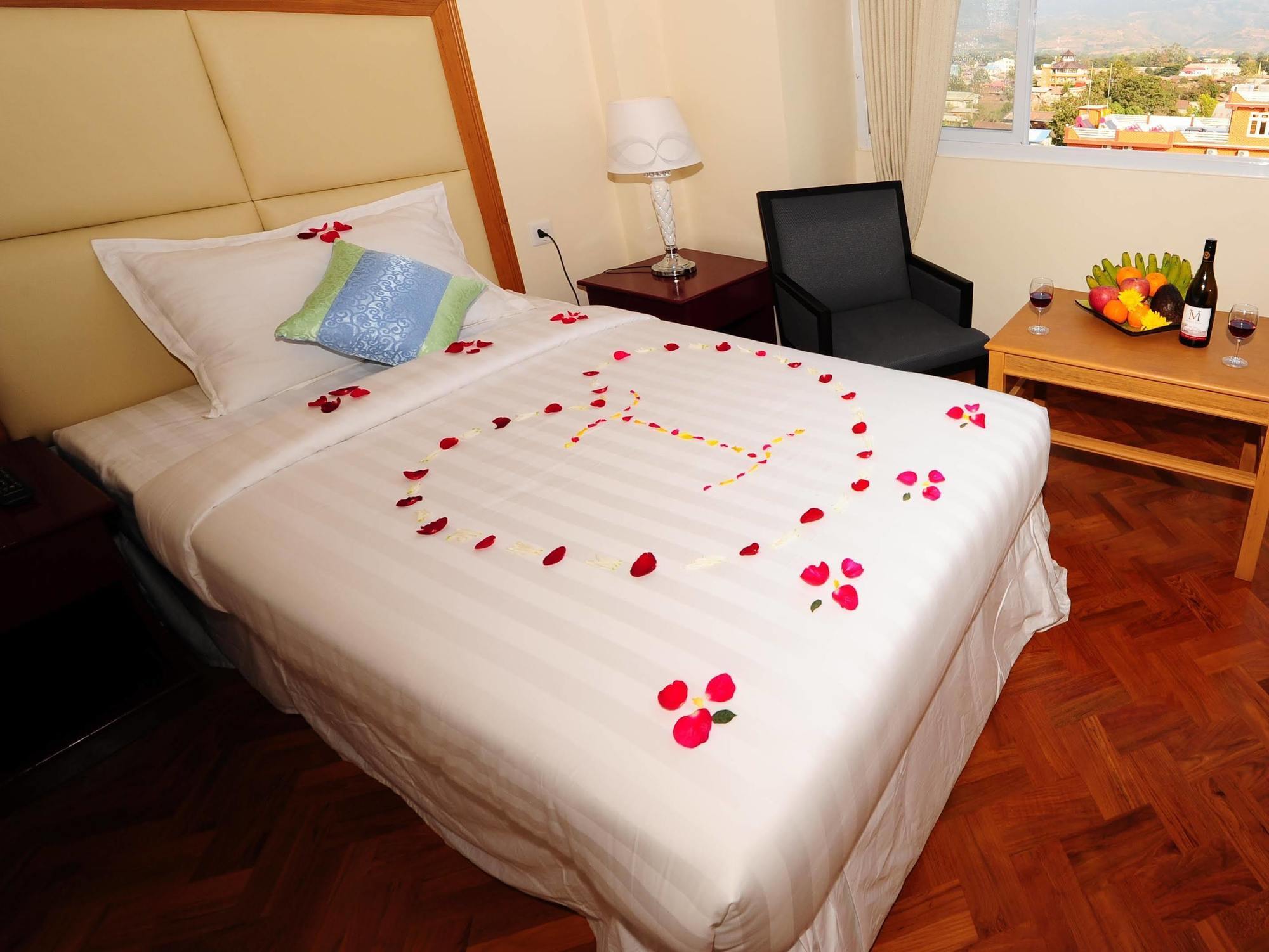 Royal Inlay Hotel Nyaung Shwe Exterior photo